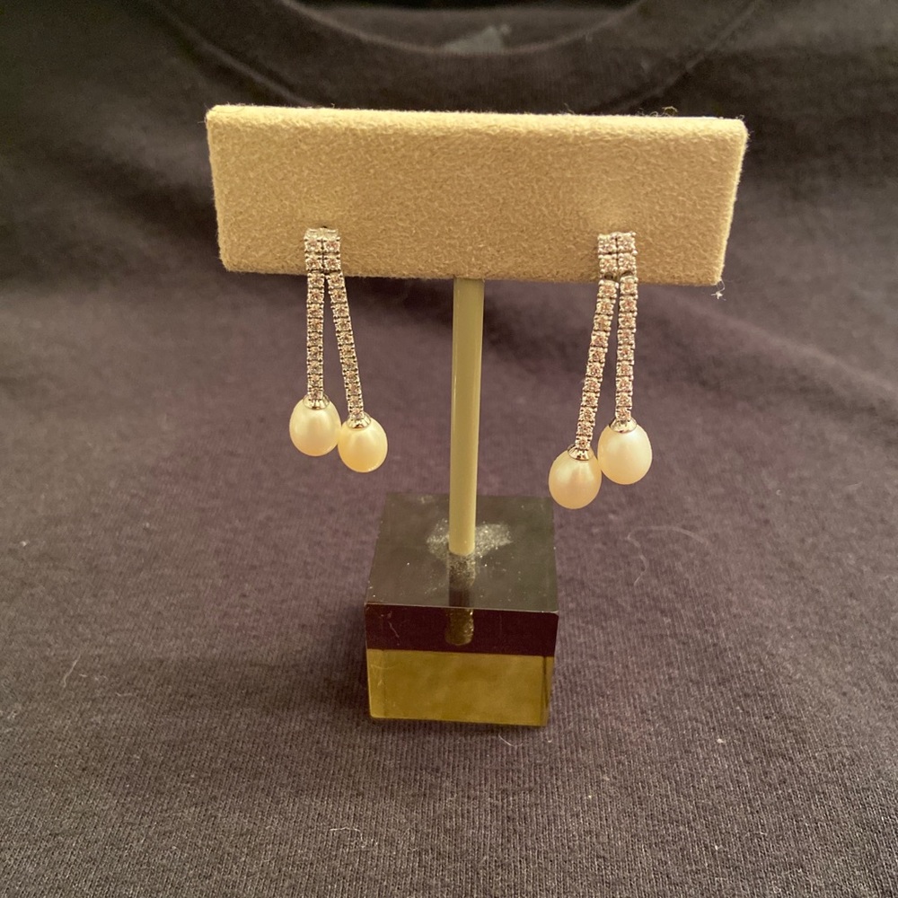 Diamond pearl earrings